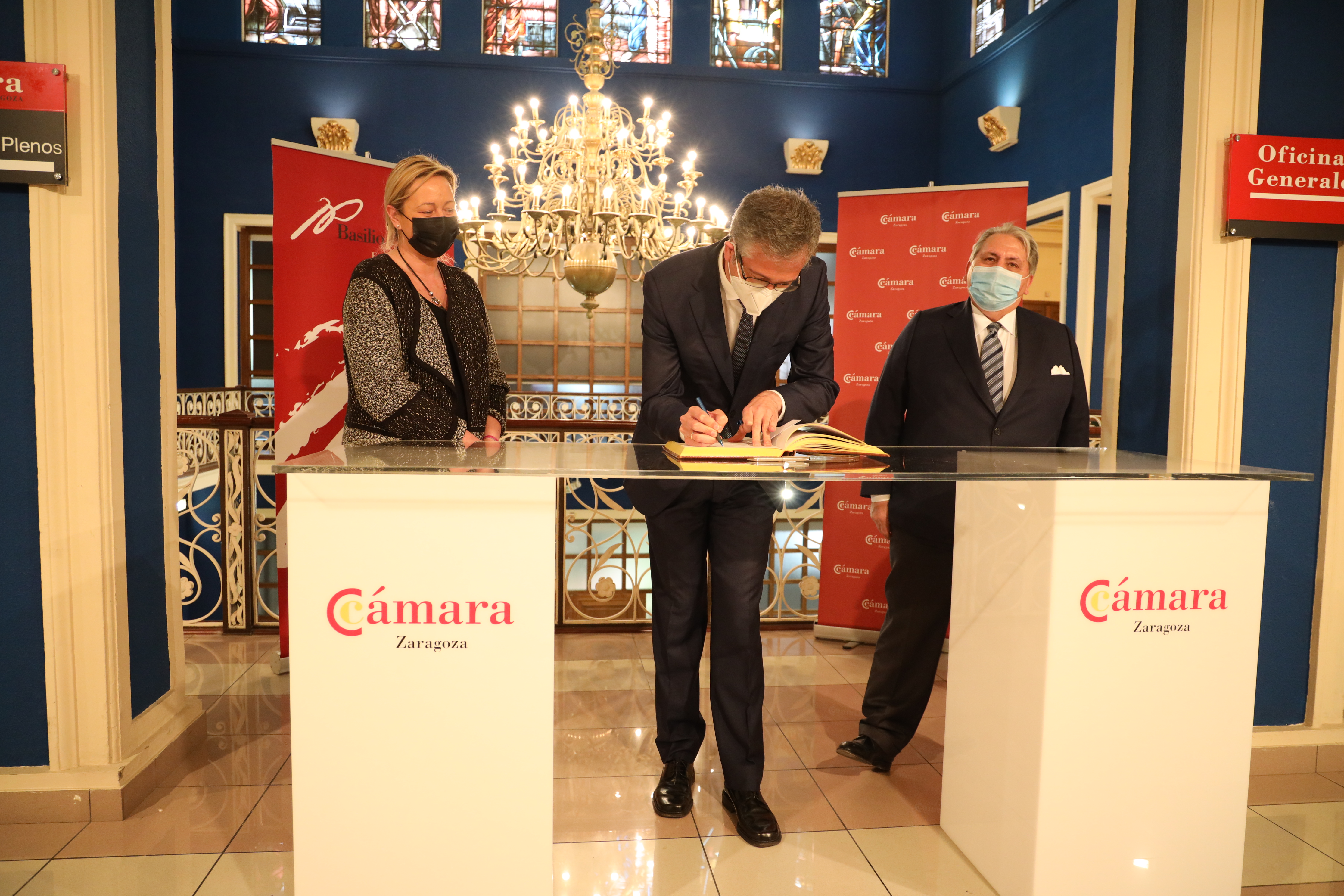 Hernández de Cos mantiene un encuentro  con empresarios del Club Líder