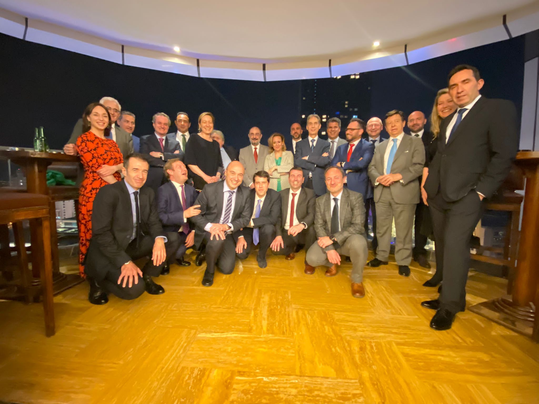 La delegación de Cámara Zaragoza en la Expo de Dubai visita el Pabellón de España