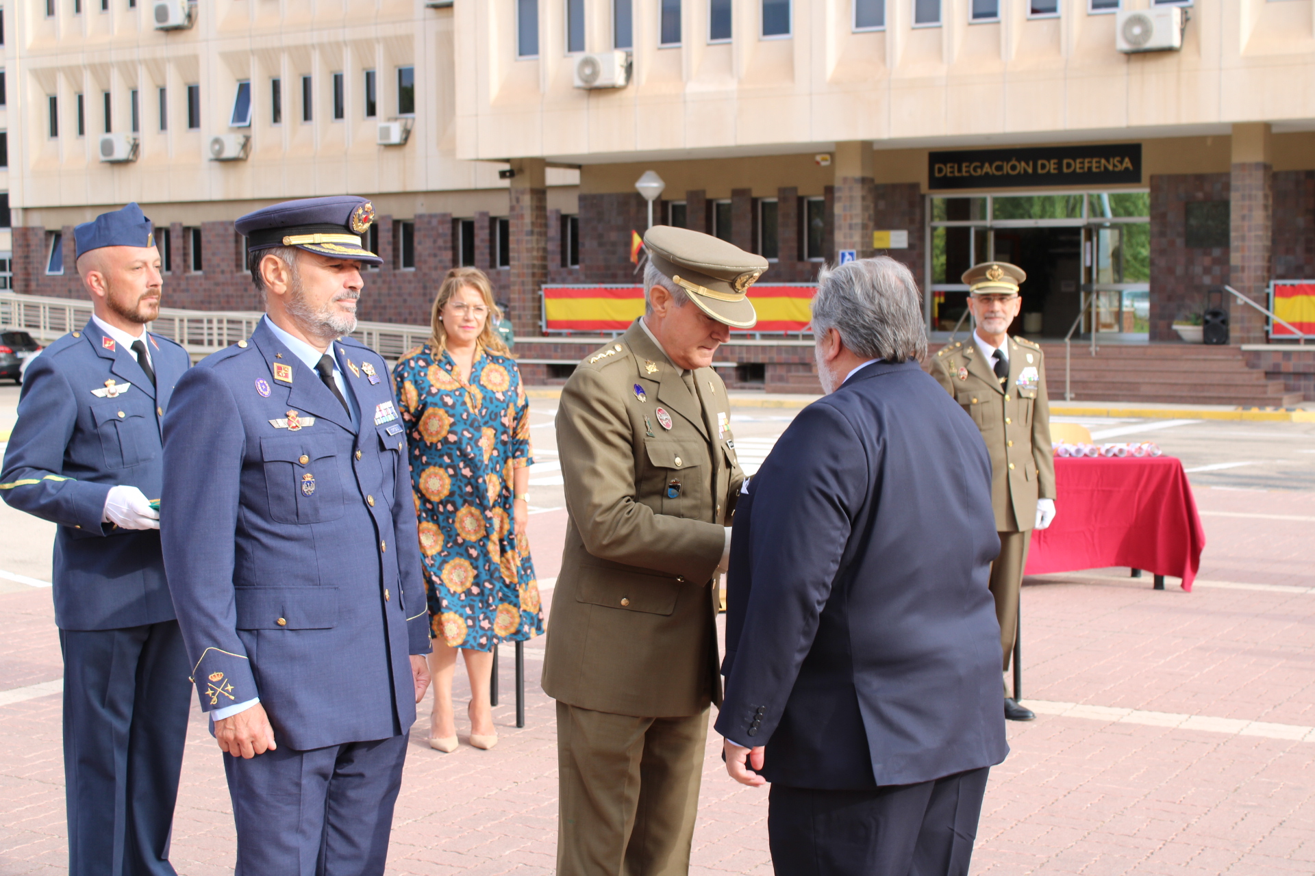 Manuel Teruel recibe la Cruz al mérito militar con distintivo blanco