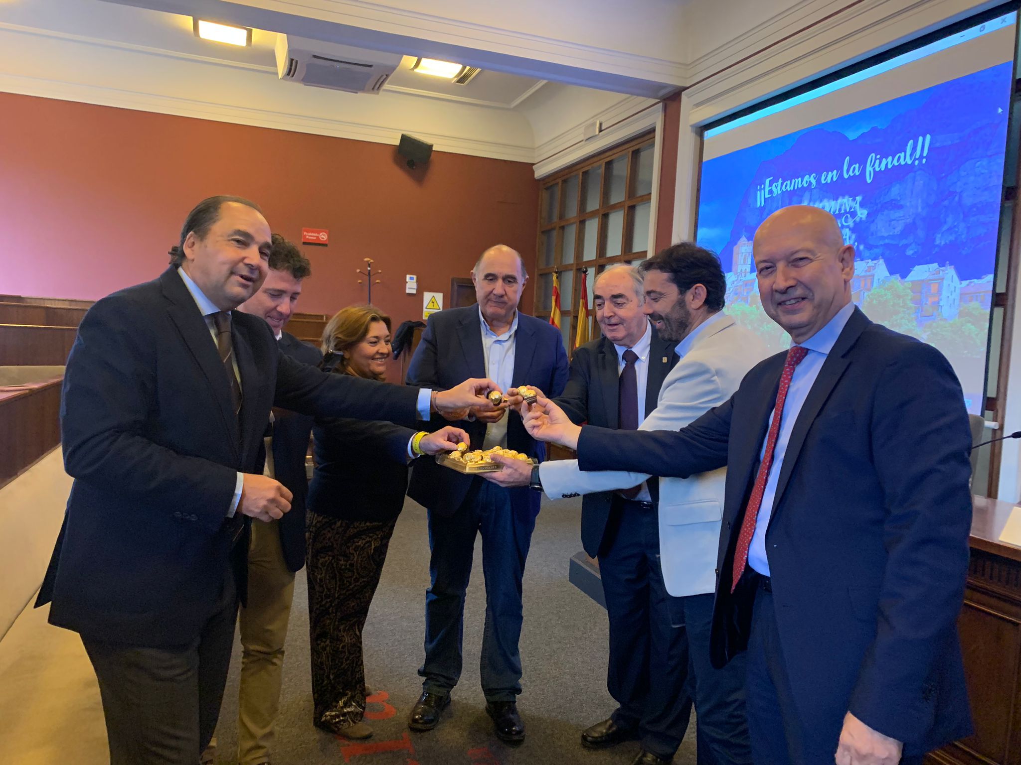 El Consejo Aragonés de Cámaras apoya a Aínsa en la final del concurso ‘Juntos brillamos más’