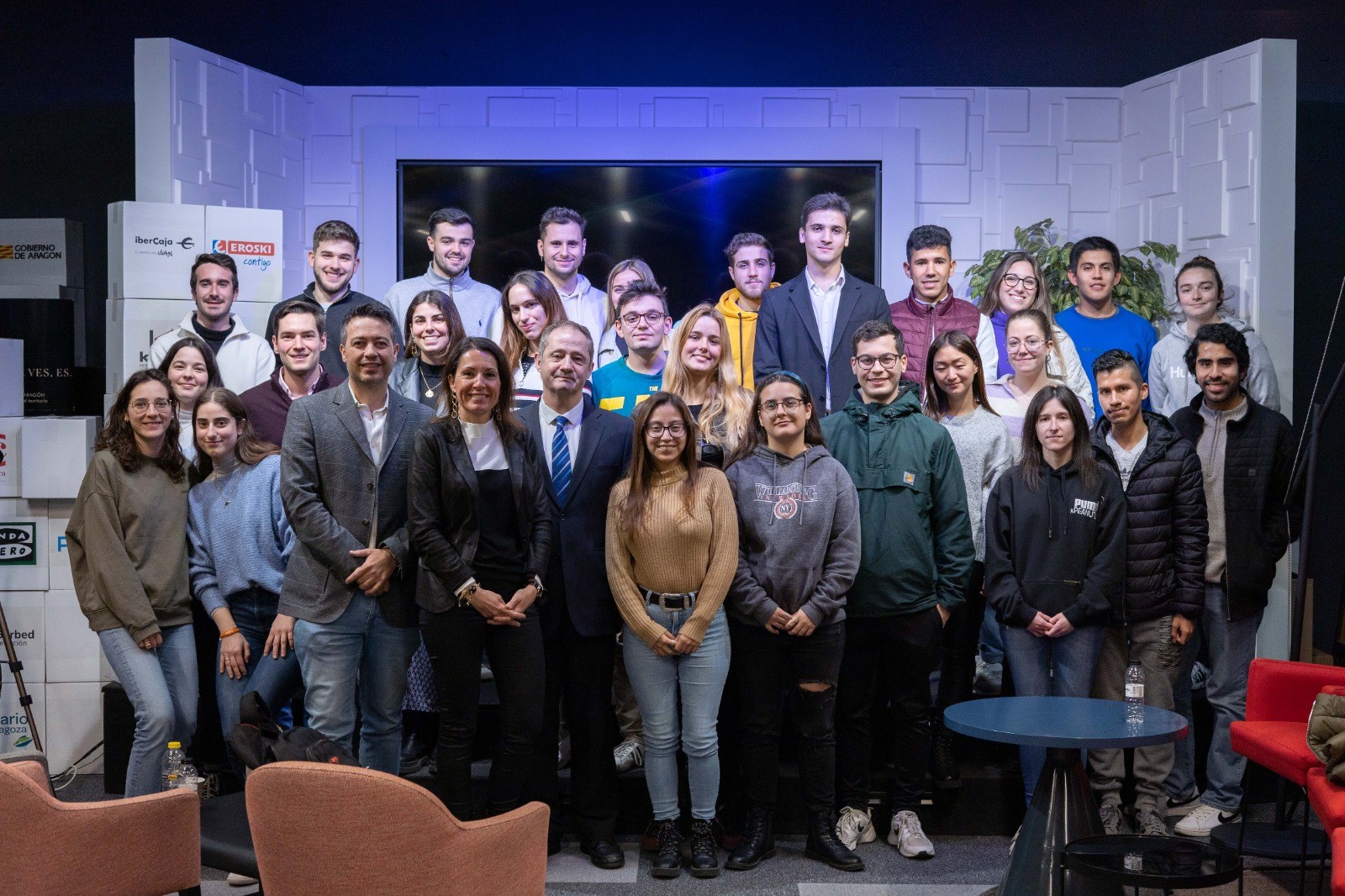 Presentación de un hackathon para la dinamización de la actividad comercial