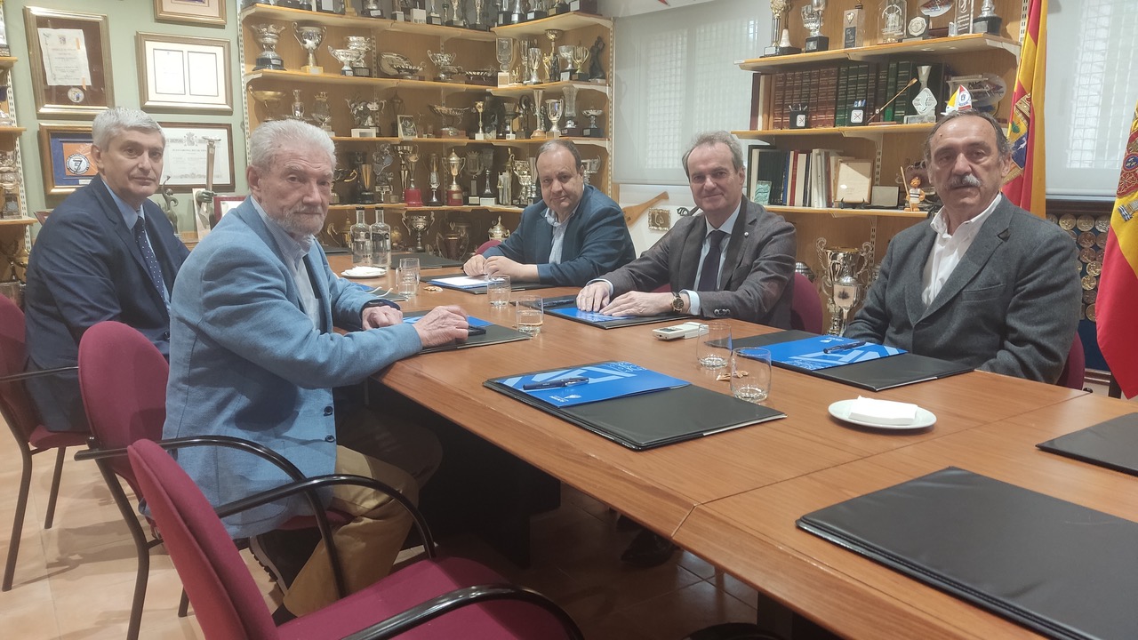 La Cámara de Comercio apoya el centenario del CN Helios