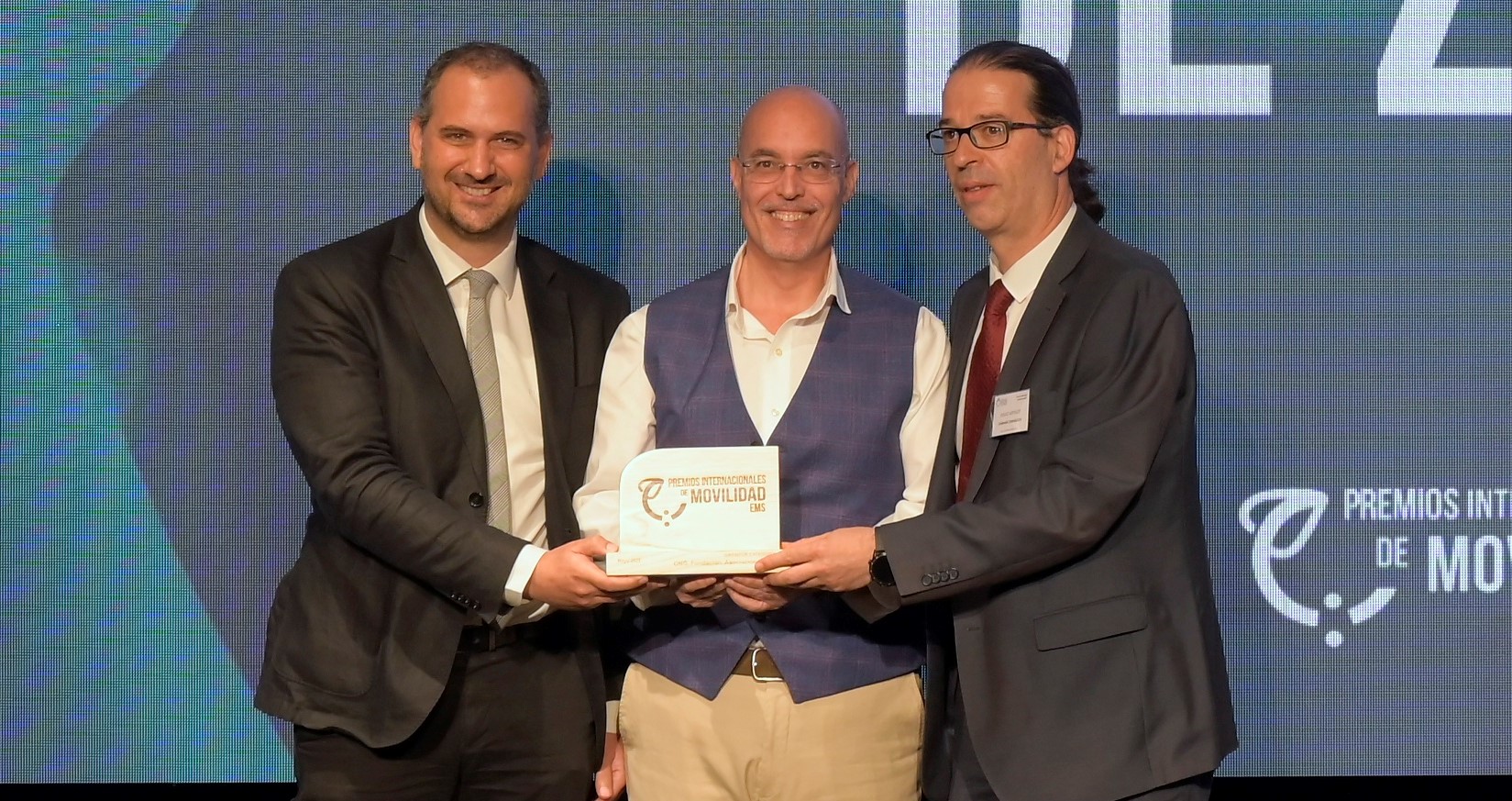 La OPME recibe un premio por su labor de encuentro para la movilidad eléctrica