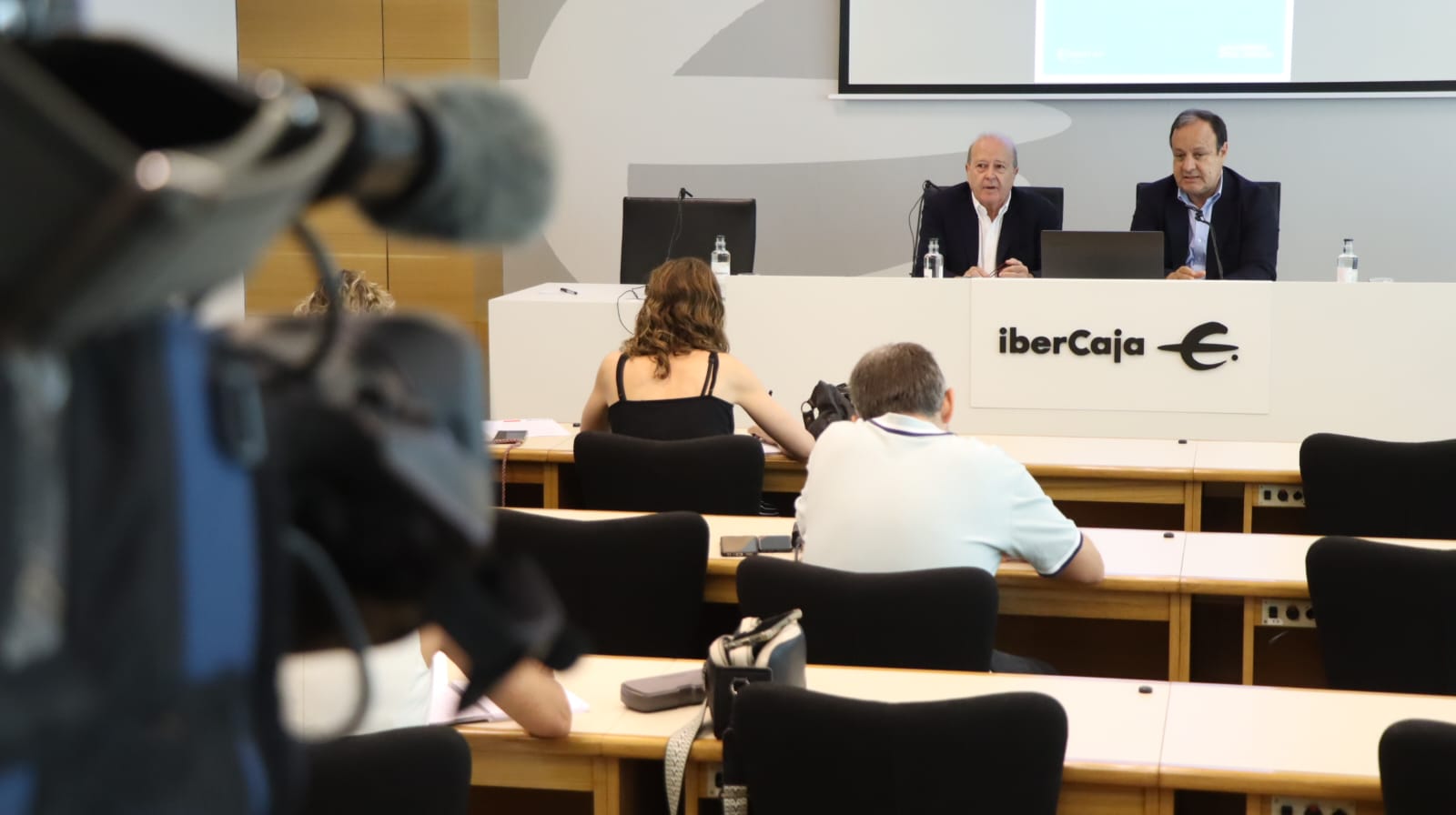 La economía aragonesa resiste, pero presenta peores previsiones para 2024