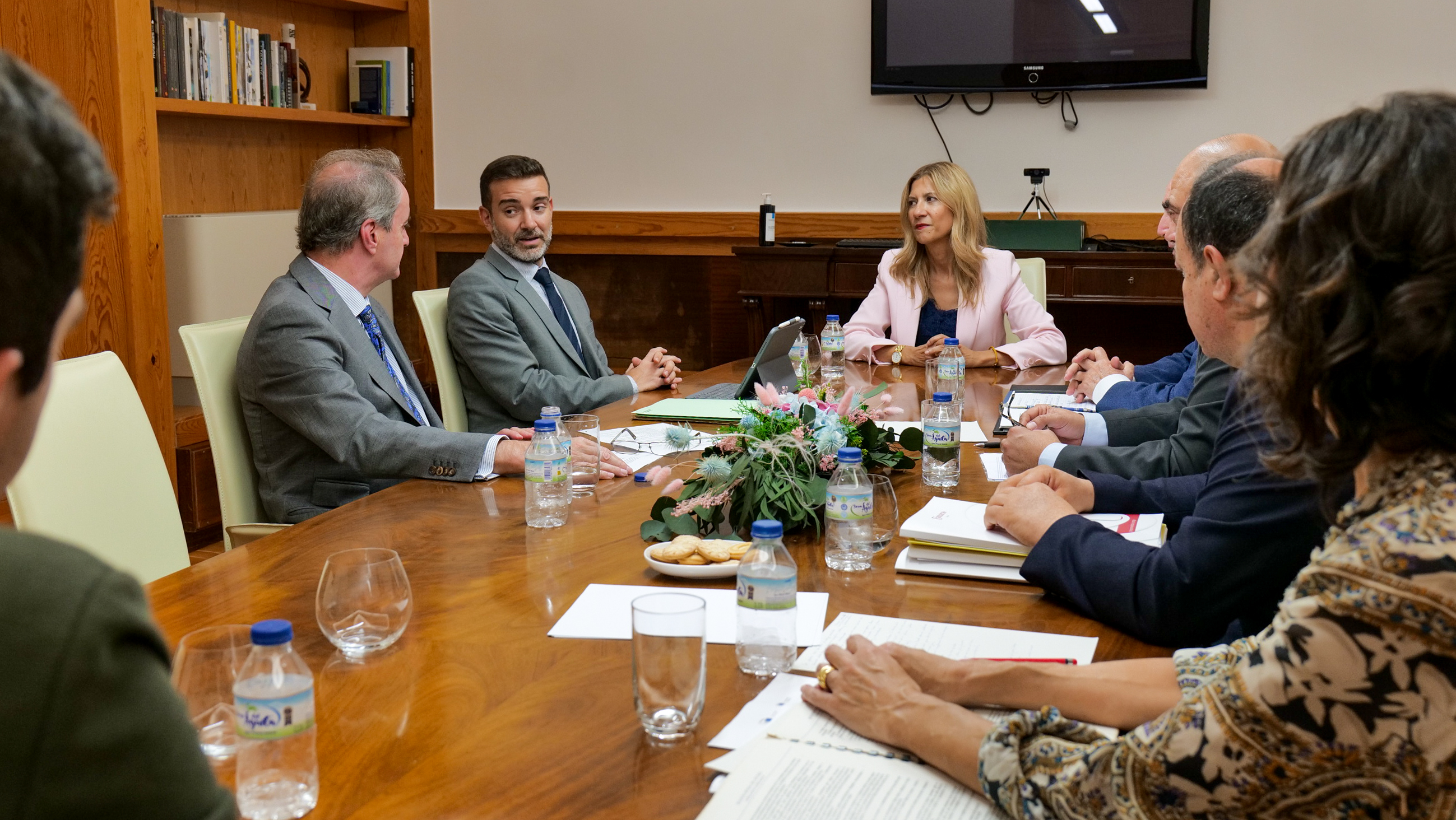 Mar Vaquero se reúne con los presidentes de las Cámaras de Comercio aragonesas