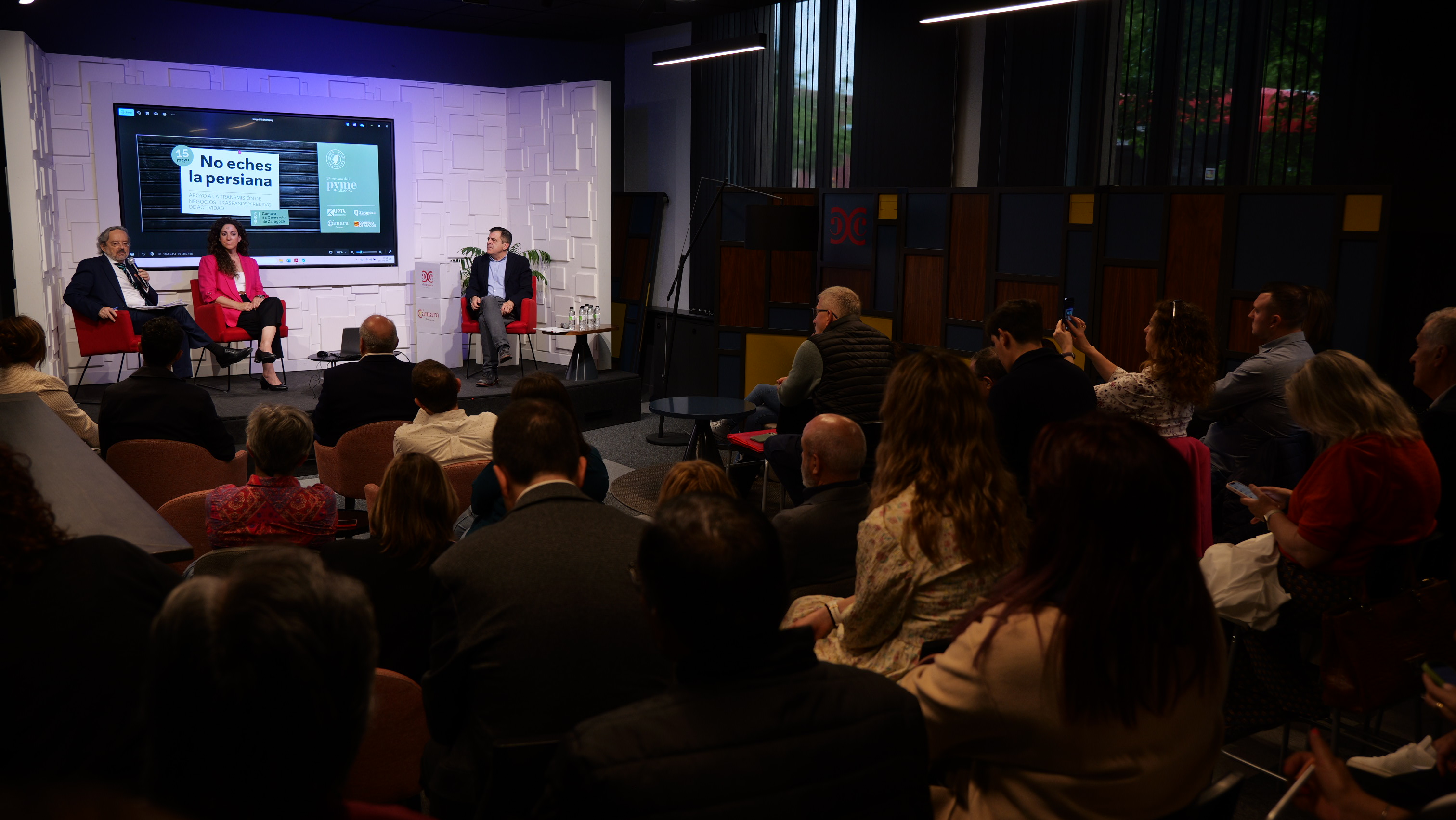 Éxito de participación en la jornada sobre relevo de negocios y emprendimiento