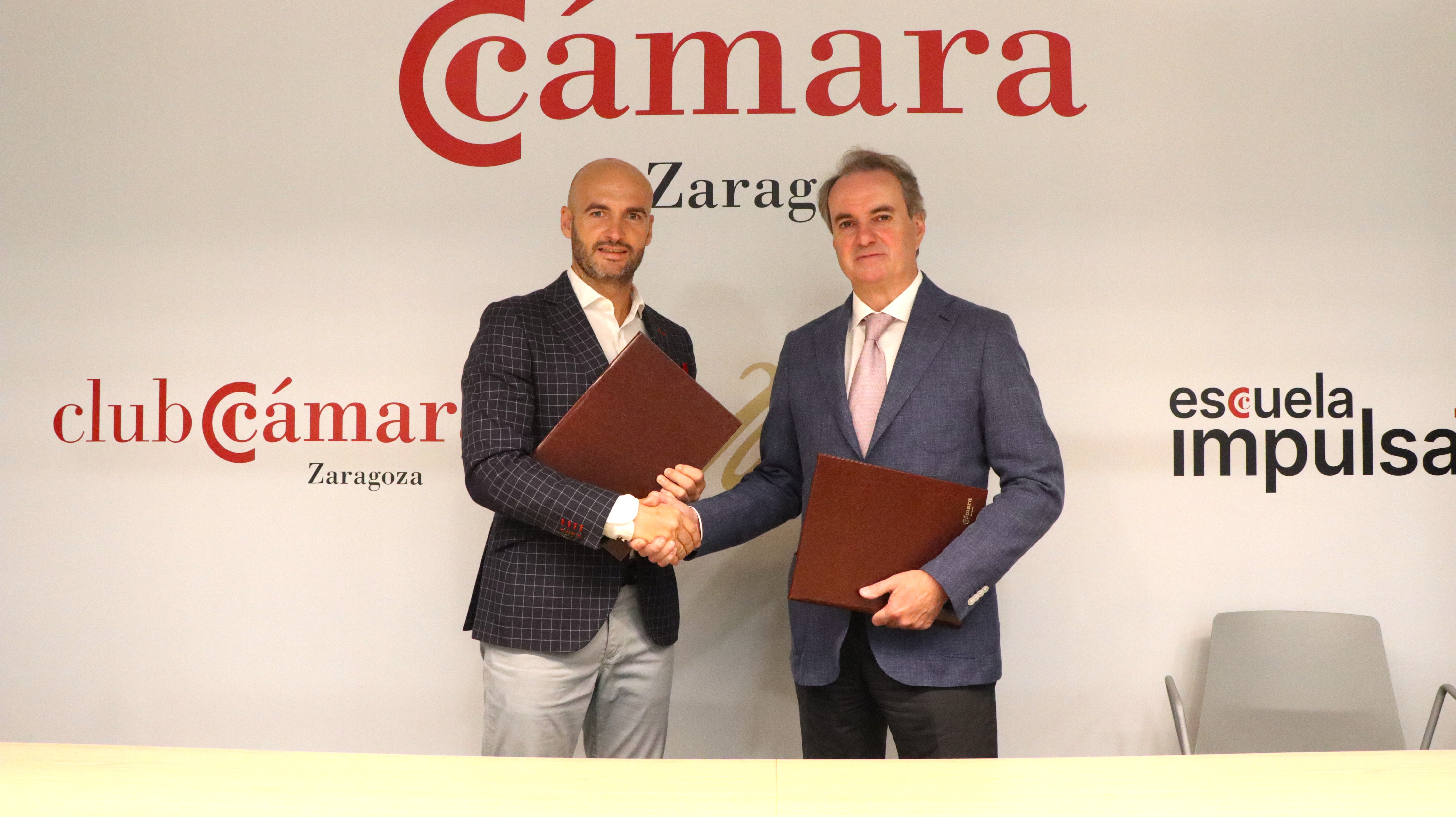 El Banco Santander renueva su compromiso con el Club Líder