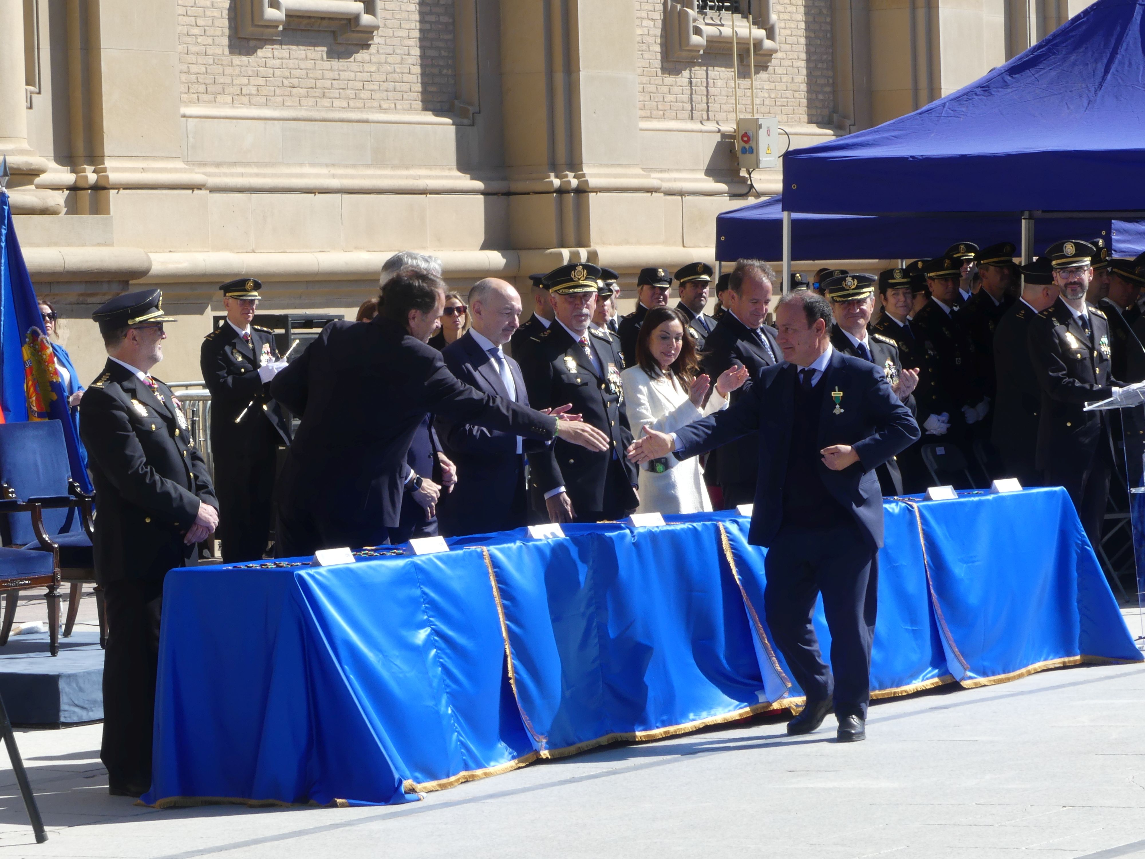 Cruz con Distintivo Blanco para José Miguel Sánchez